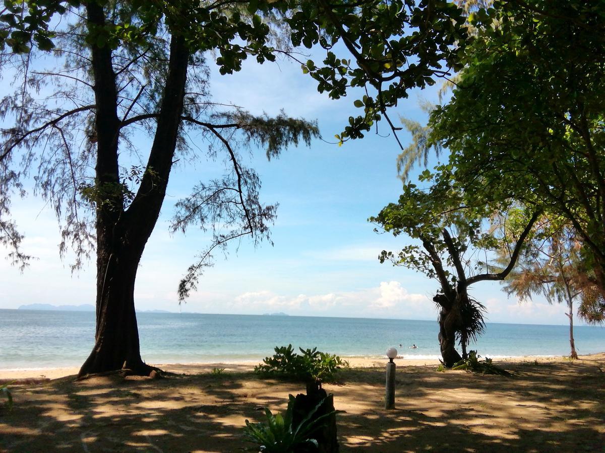 Kohjum Freedom Resort Koh Jum Exterior foto